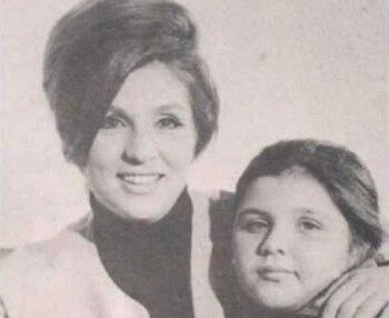 شاهد .. صورة نادرة للفنانة صباح مع أغلى الناس على قلبها