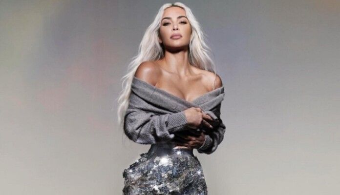 شاهد .. كيم كارداشيان تشارك لحظات رومنسية مع "روبوت" والجمهور يتساءل