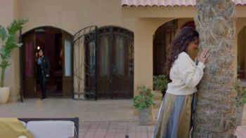 شاهد .. "شادية أبو شقرا" في "كامل العدد ++" تقدم نصائح روحية غريبة