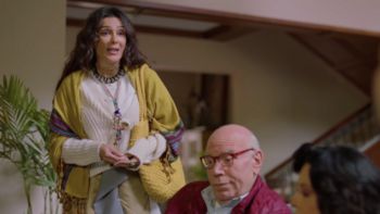 شاهد .. "شادية أبو شقرا" في "كامل العدد ++" تقدم نصائح روحية غريبة