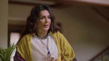 شاهد .. "شادية أبو شقرا" في "كامل العدد ++" تقدم نصائح روحية غريبة