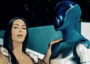 شاهد .. كيم كارداشيان تشارك لحظات رومنسية مع "روبوت" والجمهور يتساءل