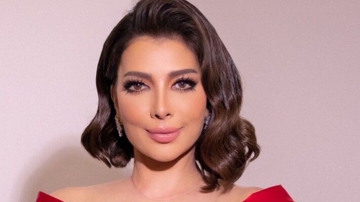 شاهد .. أصالة تضج أناقة وأنوثة بلوك زهري خيالي