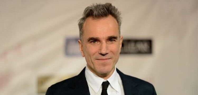 شاهد .. دانيال داي لويس إبتعد عن التمثيل في بداياته للتدرب على هذه المهنة الغريبة