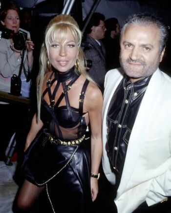 شاهد .. دوناتيلا فيرساتشي تتنحى عن منصبها في Versace بعد 30 عام والسبب!