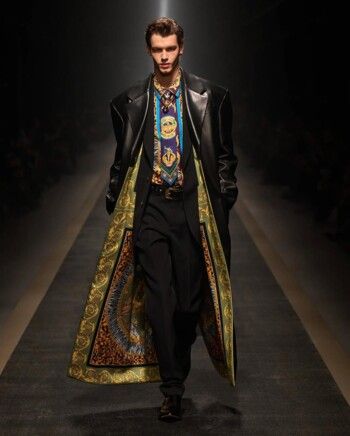 شاهد .. دوناتيلا فيرساتشي تتنحى عن منصبها في Versace بعد 30 عام والسبب!