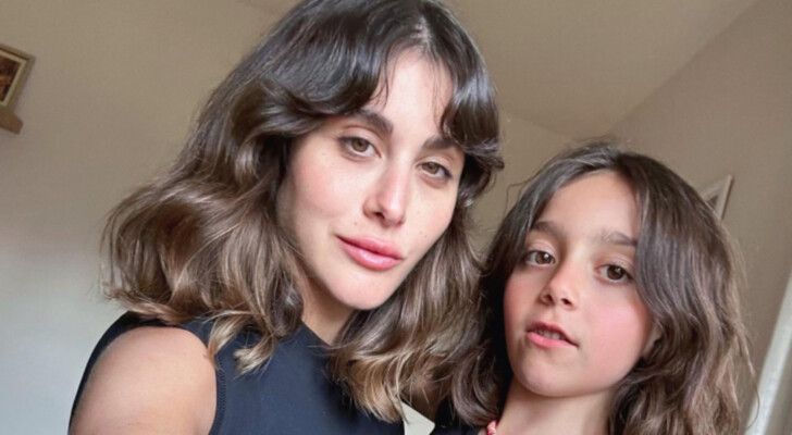 شاهد .. أيلا تصارح والدتها نور عريضة بلوك الشعر الجديد بهذه الطريقة الطريفة