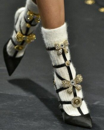 شاهد .. دوناتيلا فيرساتشي تتنحى عن منصبها في Versace بعد 30 عام والسبب!