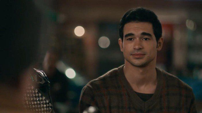 يوسف عمر شاب قروي ينطلق في رحلة للعمل بالقاهرة في شباب إمرأة