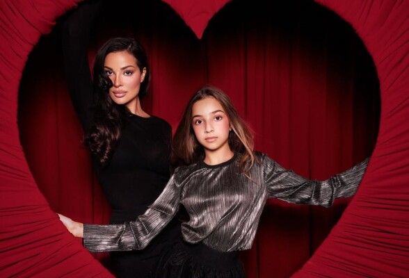 شاهد .. نادين نسيب نجيم توثق الهدية التي قدمتها لإبنتها.. وردة فعل الأخيرة ملفتة