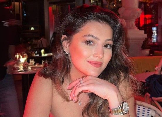 شاهد .. دانا الحلاني تحتفل بعيد ميلادها بأجواء لافتة