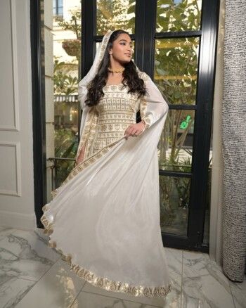 شاهد .. إبنة نهى نبيل صبحت شابة نسخة عن والدتها.. إليكم صورها