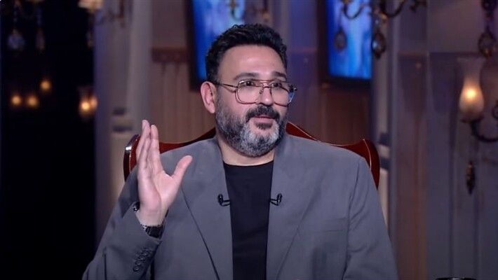 شاهد .. هل يعيش أكرم حسني قصة حب جديدة؟
