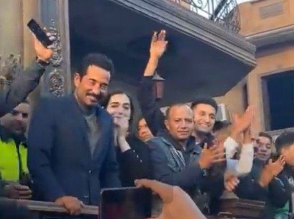 أبطال مسلسل "سيد الناس" يحتفلون بـ انتهاء التصوير وسط أجواء احتفالية (صور)