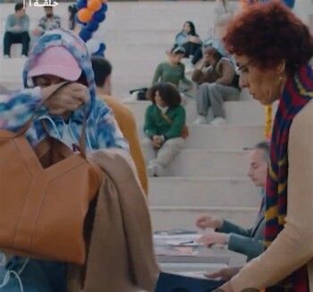 شاهد .. حقيبة دنيا سمير غانم تلفت الأنظار.. هذا تصميمها وسعرها