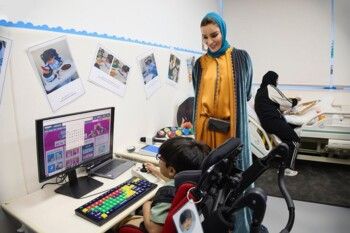 شاهد .. الشيخة موزا تظهر ذوقاً مميزاً في أحدث ظهور لها