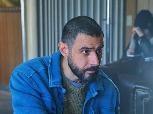 شاهد .. وسام فارس يشارك الجمهور لقطات فكاهية من كواليس "بالدم"