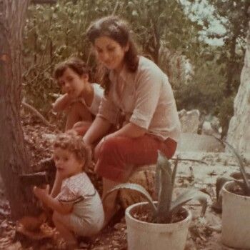 شاهد .. ورد الخال تستذكر والدتها الراحلة بكلمات مؤثرة