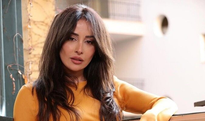 شاهد .. كندة حنا تلفت الأنظار بجمالها بهذا الفستان الأنيق