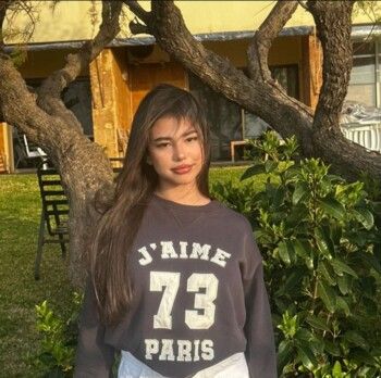 شاهد .. إبنة أمل عرفة وعبد المنعم عمايري تلفت الأنظار بجمالها والشبه الكبير مع والدتها