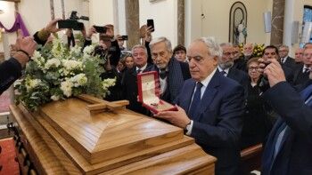 شاهد .. تقلا شمعون وجورج شلهوب وغيرهما يودّعان أنطوان كرباج