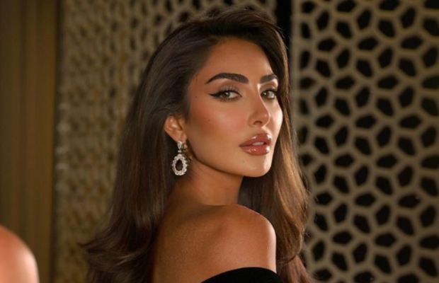 شاهد .. والدة نور الغندور تخطف الأنظار بجمالها وجاذبيتها