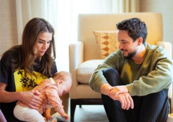 شاهد .. الأمير الحسين يوجه رسالة مؤثرة للملكة رانيا والأميرة رجوة في عيد الأم