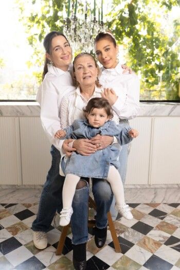 شاهد .. رسالة حب لافتة من أصالة لوالدتها ولكل الأمهات