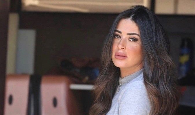 شاهد .. هل انفصلت ميرنا نور الدين عن زوجها؟