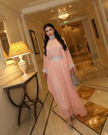 شاهد .. هبة نور تضج أنوثة وجمالاً في إطلالتها الرمضانية اللامعة