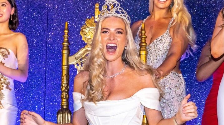 شاهد .. تجريد ملكة جمال من اللقب بعد أن عضت حارسيّ أمن - بالتفاصيل