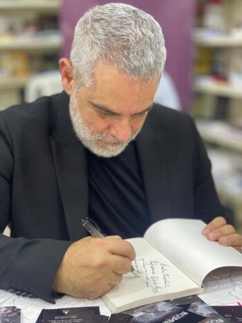 شاهد .. جو قديح: لذلك اخترت Les Quatre Raisons عنواناً لكتابي وهذا ما سأفعله في مسرحيتي الجديدة