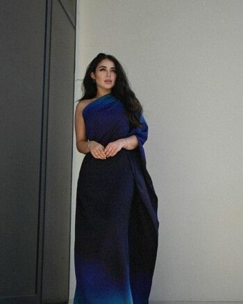 شاهد .. هيا مرعشلي تضج أناقة وجمالاً بفستانها الخيالي