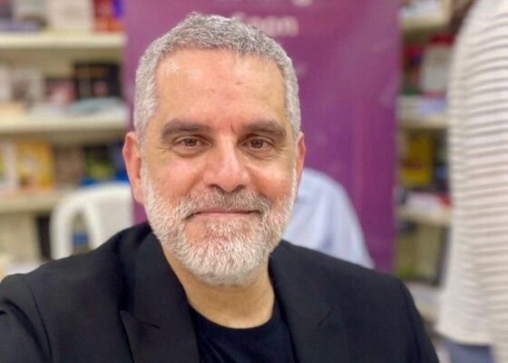 شاهد .. جو قديح: لذلك اخترت Les Quatre Raisons عنواناً لكتابي وهذا ما سأفعله في مسرحيتي الجديدة