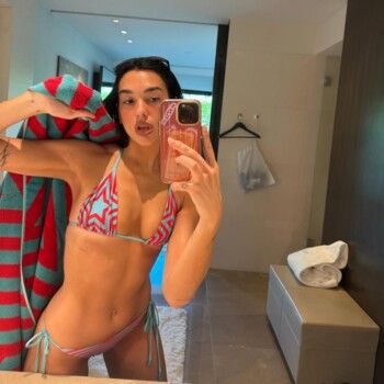 شاهد .. دوا ليبا تطل بالمايوه في أجواء صيفية رائعة