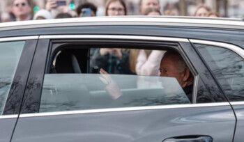 شاهد .. الصور الأولى للملك تشارلز بعد خروجه من المستشفى