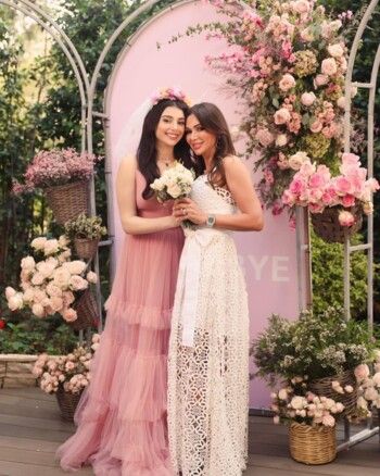 شاهد .. الشبه بين ماريتا الحلاني ووالدتها كوليت بولس واضح.. إليكم بعض صورهما سوياً