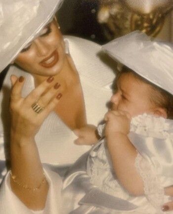 شاهد .. الشبه بين ماريتا الحلاني ووالدتها كوليت بولس واضح.. إليكم بعض صورهما سوياً