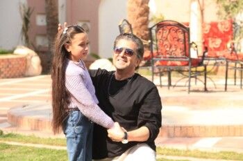 شاهد .. وليد توفيق يعيد تقديم "كبرت البنوت" لـ جورج خباز بحلّة جديدة.. والبطلة ممثلة شهيرة