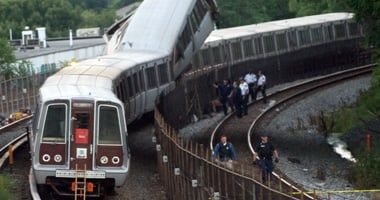 باختصار.. أهم الأخبار العربية والعالمية حتى الظهيرة.. 120 ألفا يؤدون صلاة عيد الفطر بالمسجد الأقصى.. التشيك تعلن الطوارئ بسبب تلوث ناجم عن تسرب بنزين إثر حادث قطار.. مصرع شخص جراء اصطدام طائرة بمنزل فى مينيسوتا