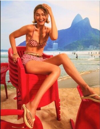 شاهد .. الـ Flip Flop المفضل لدى جيجي حديد أصبح متوفراً الآن بسعر يناسبك!