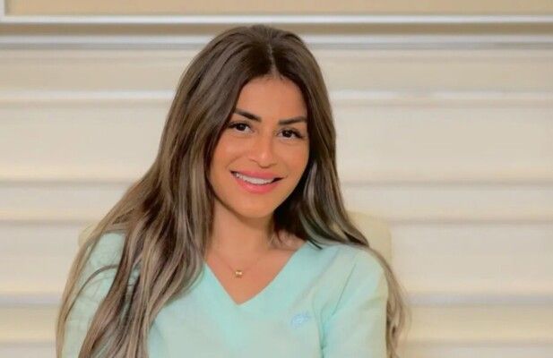 شاهد .. منة فضالي تحقق حلم لقاء رئيس هذه الدولة