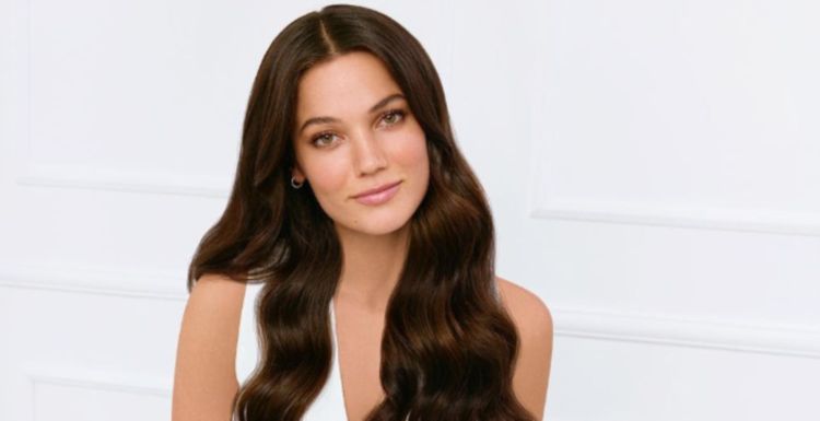 شاهد .. بينار دينيز تُرزق بمولودها الأول