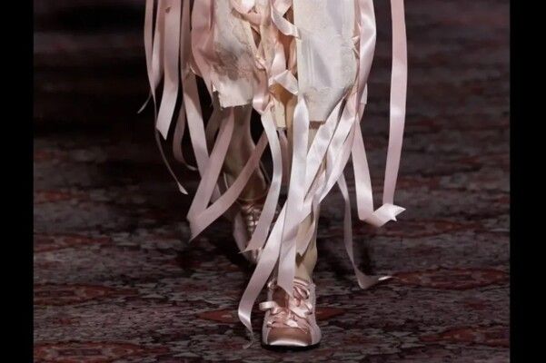 شاهد .. تصميم جديد من الأحذية يجتاح السوق.. هل يمكن أن تعتمديه؟