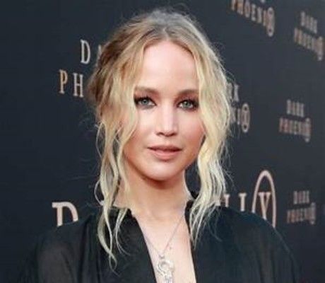 شاهد .. جينيفر لورانس تستقبل مولدها الثاني