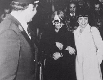 شاهد .. صداقة كبيرة تربط بين فيروز وميراي ماثيو .. وصور نادرة تجمعهما