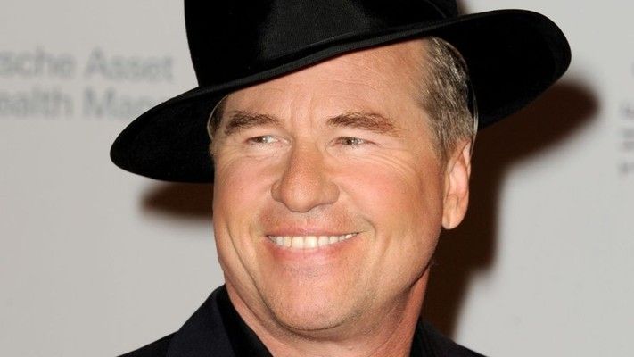 شاهد .. وفاة الممثل الأميركي فال كيلمر عن 65 عامًا