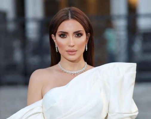 شاهد .. أول ظهور علني لـ نسرين طافش مع زوجها الجديد وهويته تخرج إلى الواجهة