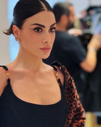 شاهد .. سعر خيالي لإطلالة صبا مبارك بنقشة النمر من توقيع Versace