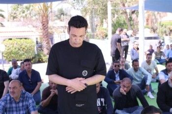 شاهد .. وداع مؤثر لزوجة نضال الشافعي.. حضور فني واسع في جنازة هند عبد الحليم - بالصور